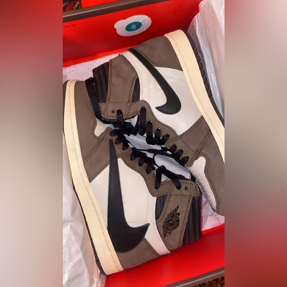 Jordan 1 Travis Scott